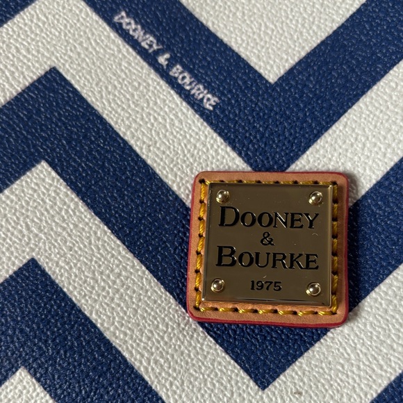 Dooney & Bourke Navy and White Chevron Crossbody Bag - Picture 2 of 10